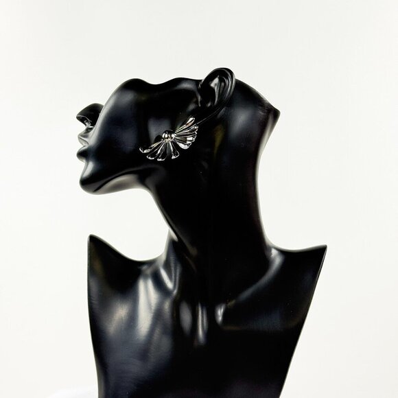 Jewelry - BRAND NEW IN BOX SILVER DAISY STUD EARRINGS SILVER HARDWARE SET